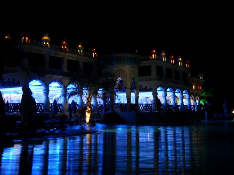 At Night Kamelya Aishen Club