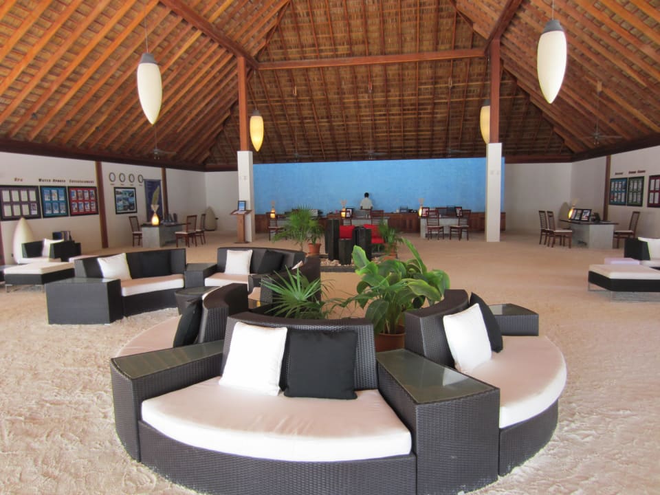 Empfang Vilamendhoo Island Resort & Spa