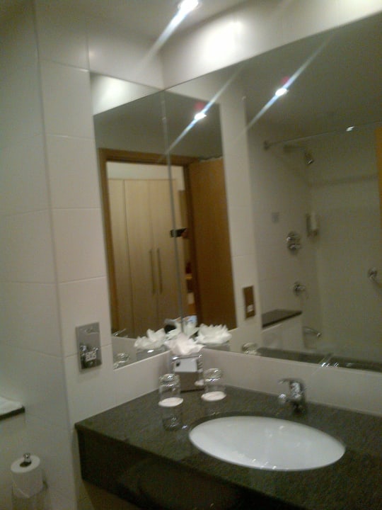 Badezimmer Clayton Hotel Cardiff Lane