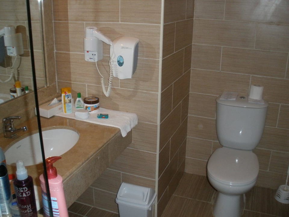 Toilette und Waschtisch Jaz Dar EL Madina