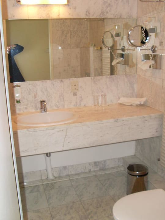 Bad mit Wanne Holiday Inn Wien - City