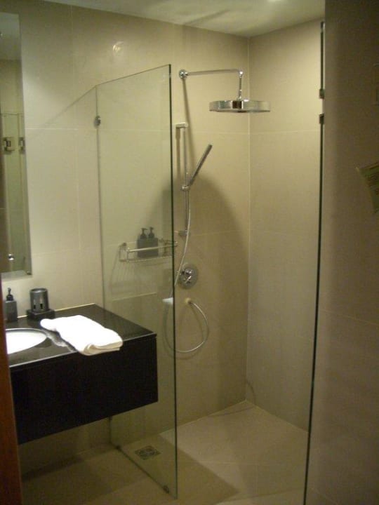 Bad mit großer Dusche Avani Ao Nang Cliff Krabi Resort