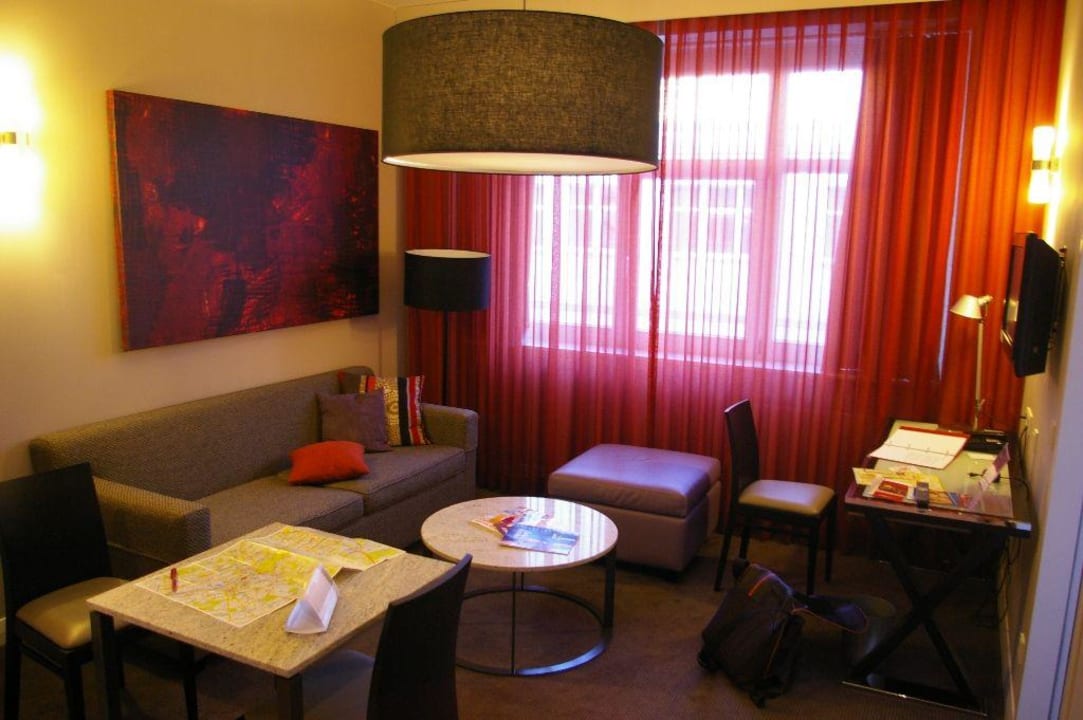 Wohnzimmer Adina Apartment Hotel Berlin Checkpoint Charlie