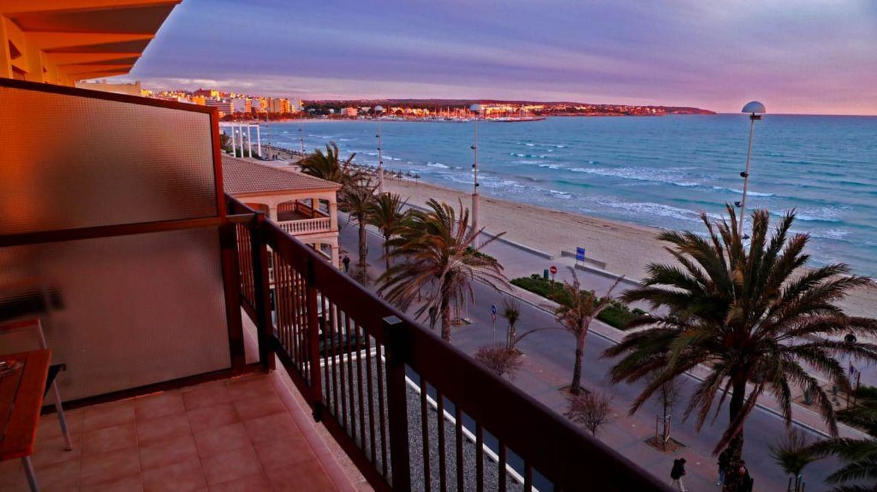 Blick vom Balkon, andere Richtung AYA Seahotel - Adults only
