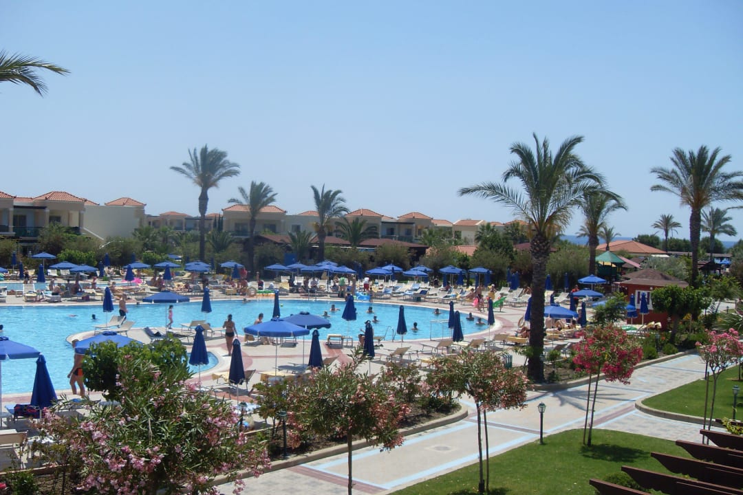 Animationspool mit Cocktailbaar                    Lindos Princess Beach Resort & Spa