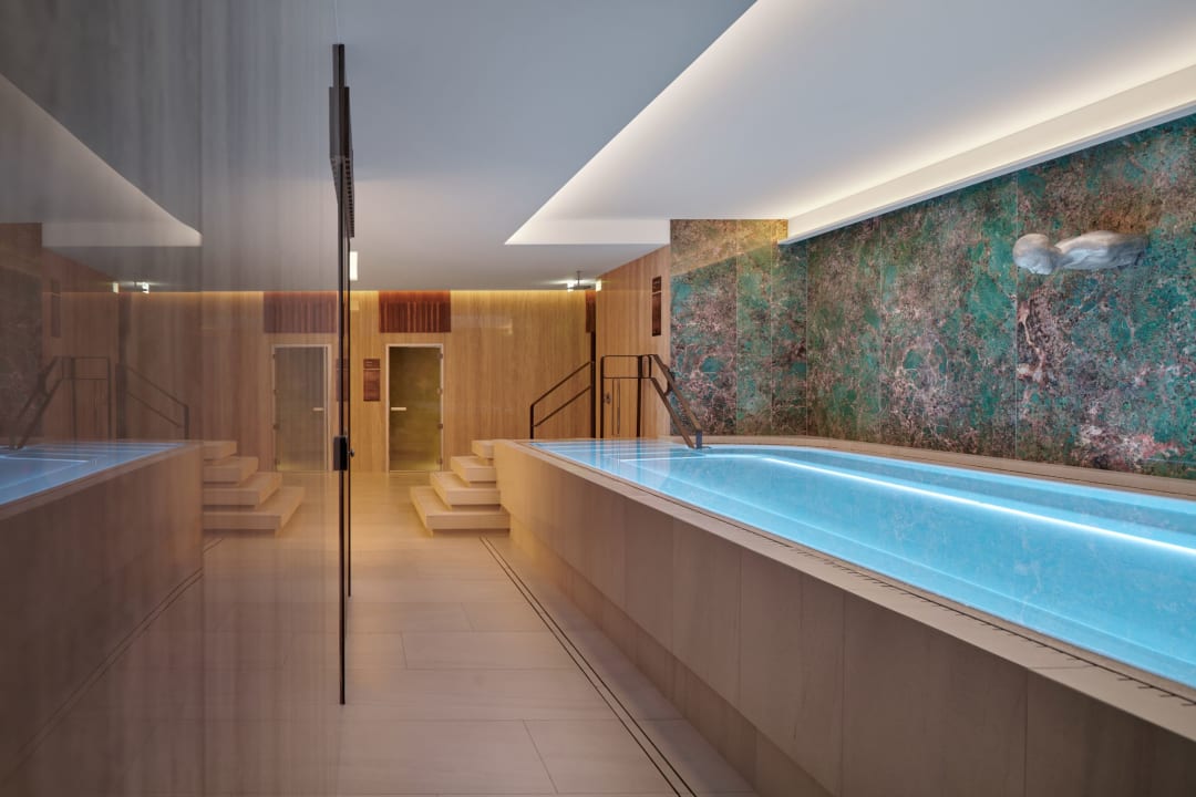 Pool Iceland Parliament Hotel, Curio Collection By Hilton