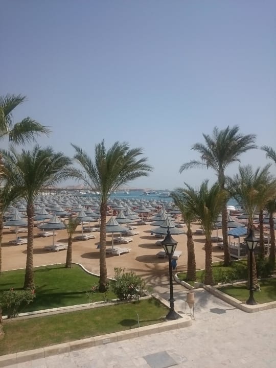 Strand vor der Haustür The Grand Hotel Hurghada