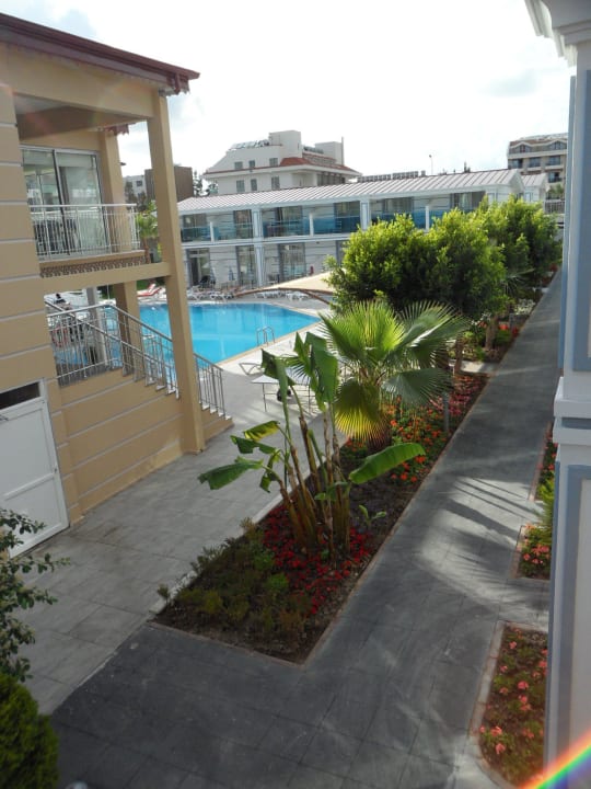 Der Treppenaufgang zum Hauptrestaurant (Bildmitte) Sun Club Hotel