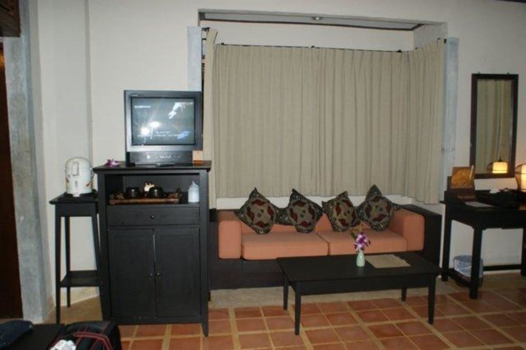 Sitzecke mit Fernseher Moracea by Khao Lak Resort
