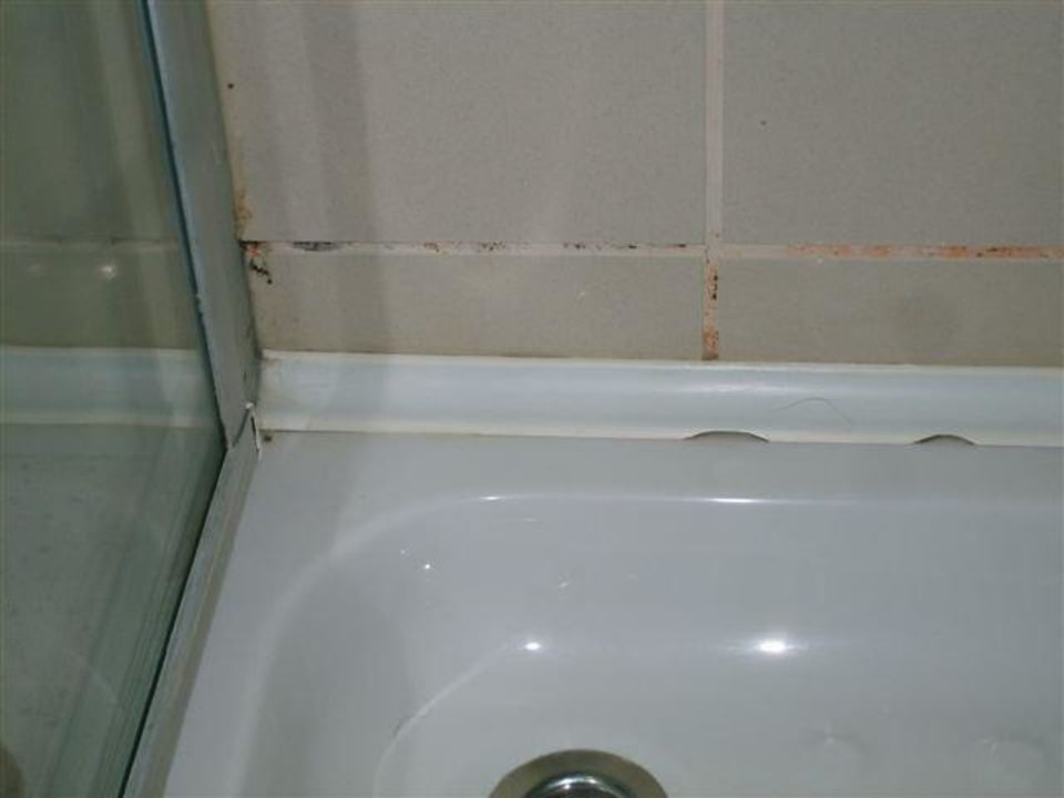 Schimmel in der Dusche Royal Wings Hotel