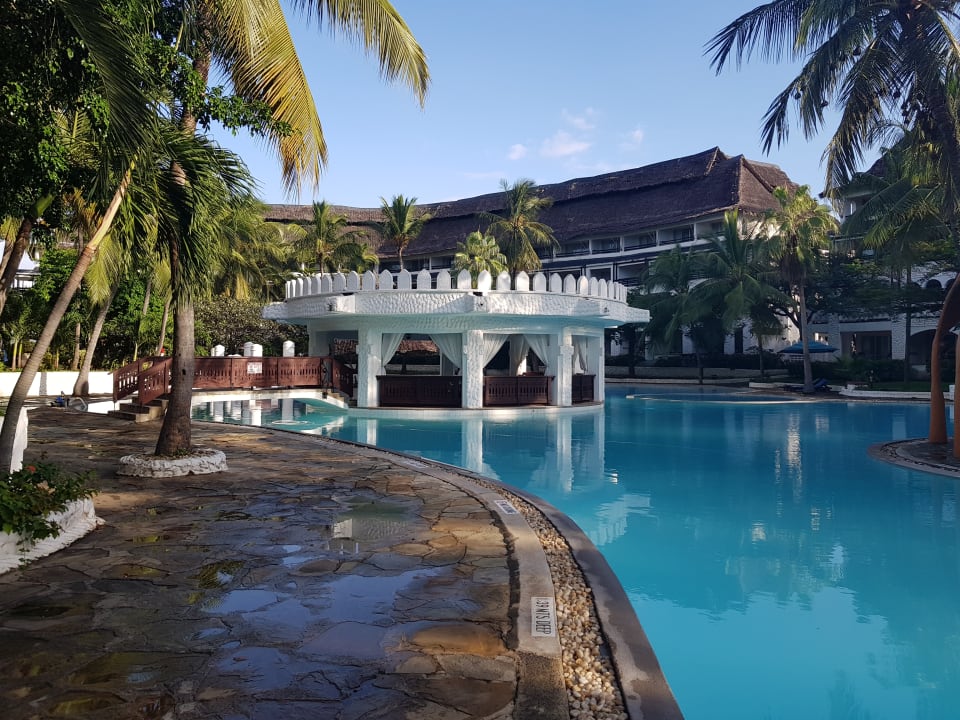 Pool Hotel Southern Palms Beach Resort