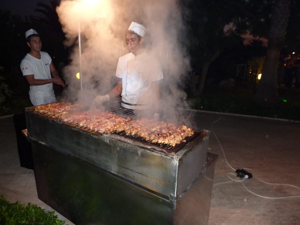 Ein Grill von vielen VONRESORT Golden Coast