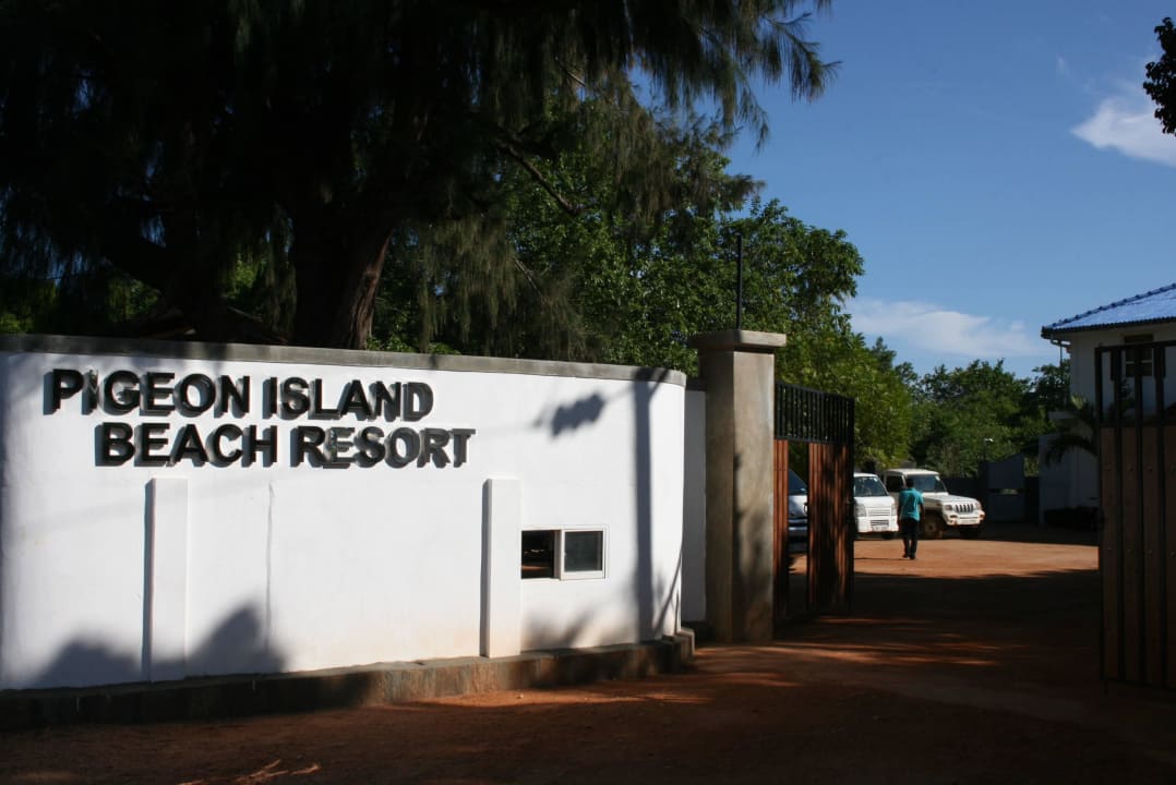 Zufahrt zum Hotel Hotel Pigeon Island Beach Resort