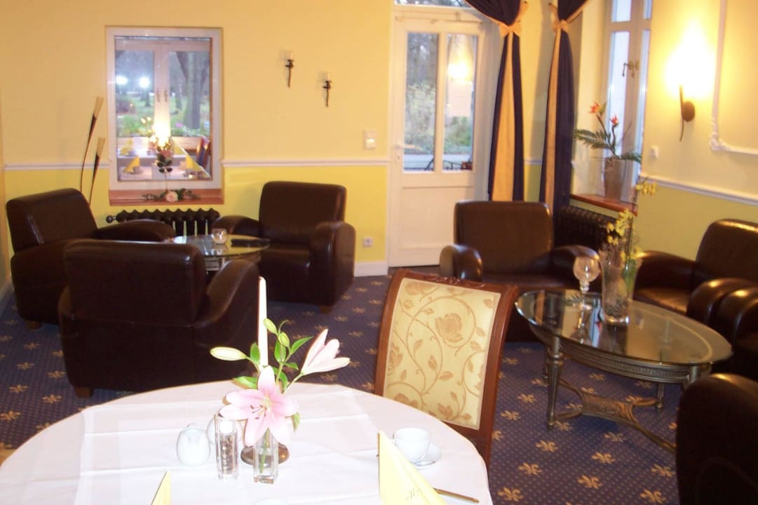 Lobby neben dem Restaurant KurparkHotel Warnemünde