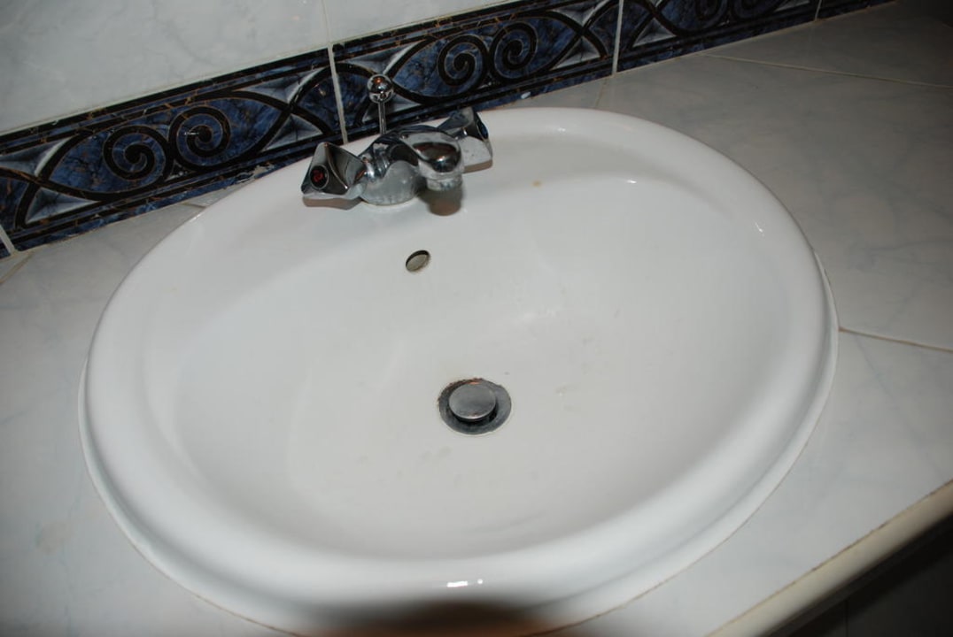 Schmutziges Waschbecken Neptune Paradise Beach Resort & Spa