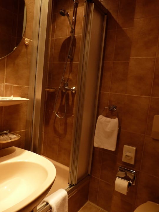 Dusche, WC vom Einzelzimmer Hotel Bavaria Garmisch Partenkirchen