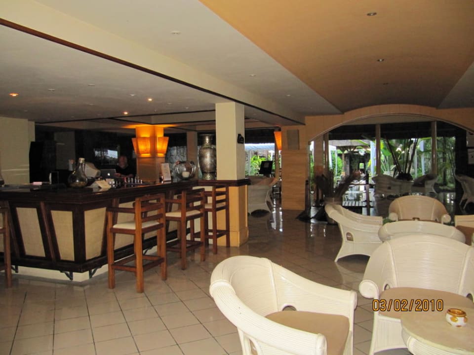 Lobby/Bar Friday Attitude