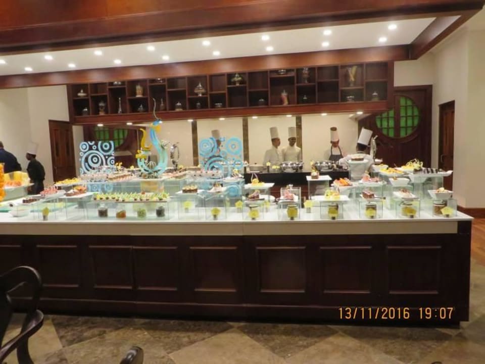 Riesiges Buffett Grand Hotel