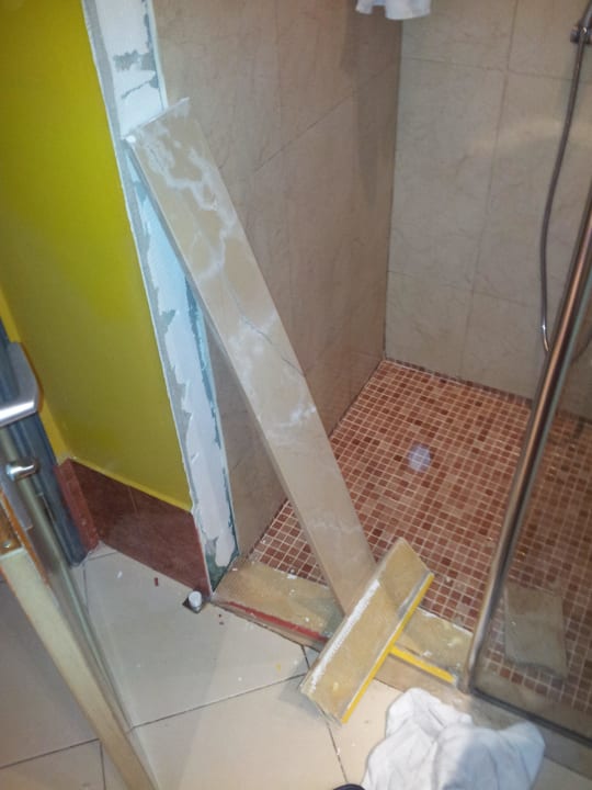 "Unfall" im Bad  allsun App.-Hotel Albatros