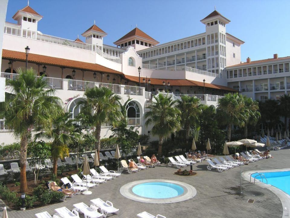 Terrasse und Poolbereich Hotel Riu Madeira