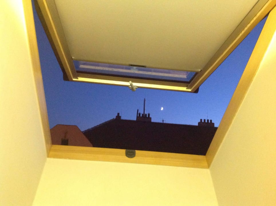 Blick aus dem Fenster. Es war so heiß, deswegen ko Hotel Carol