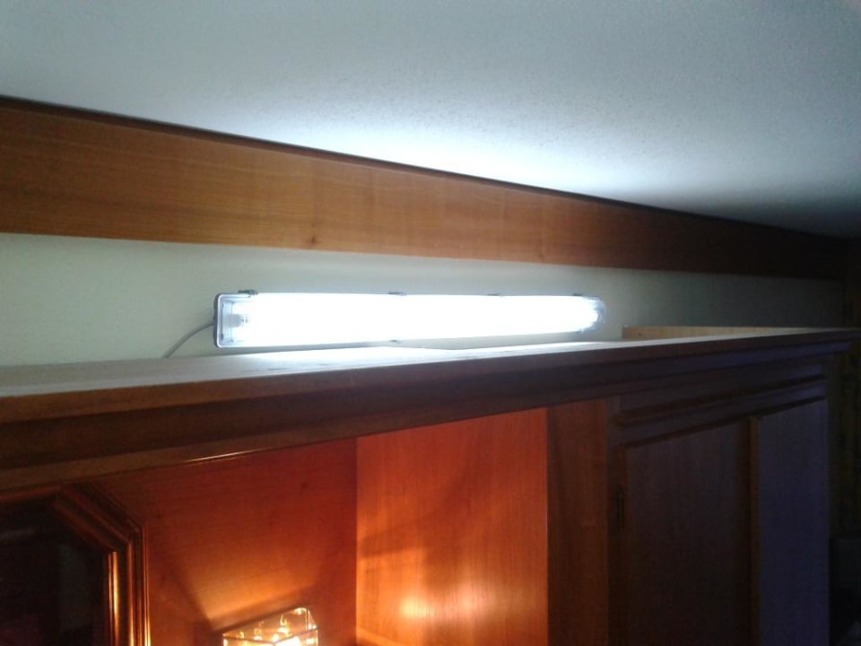 Leuchtstoffröhre für Atmosphäre wie im Krankenhaus Familienhotel Mozart