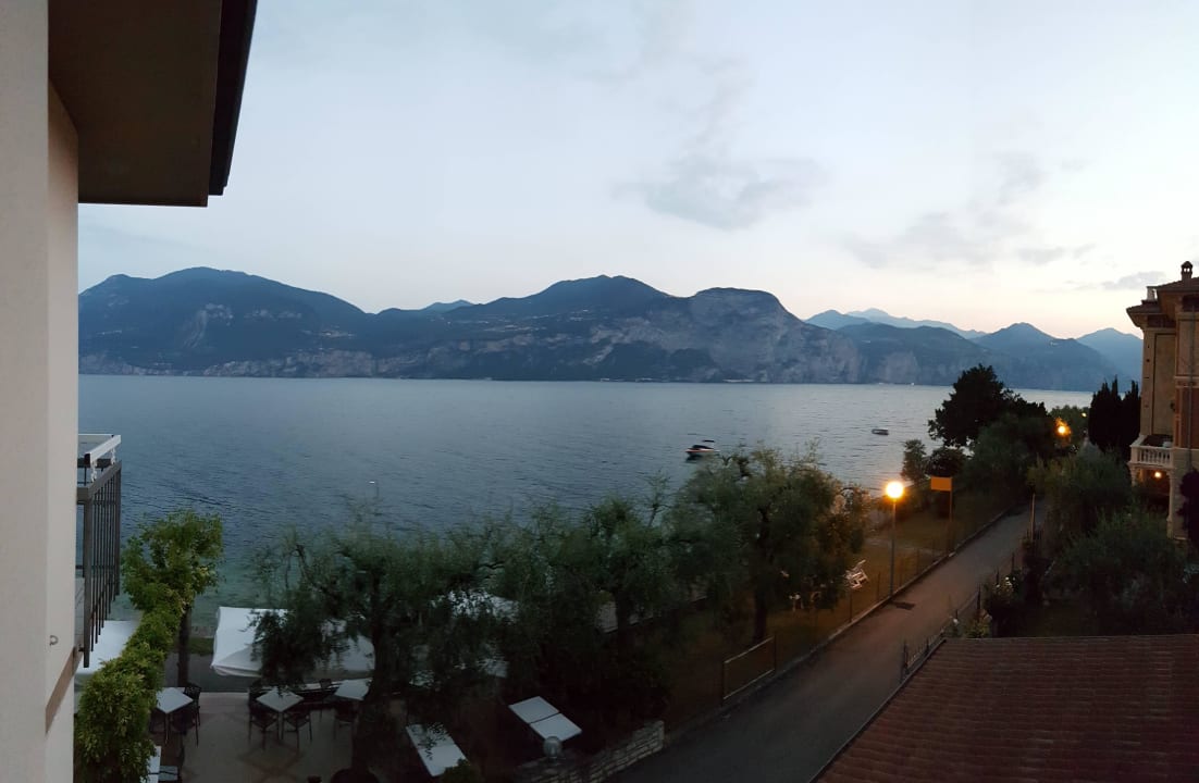 Zimmerausblick vom Minibalkon Piccolo Hotel Brenzone