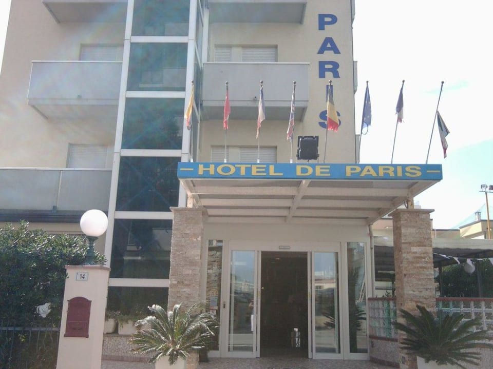 Eingang zum Hotel Hotel De Paris