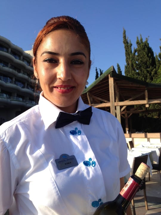 Esra von der Abendbedienung Sunrise Queen Luxury Hotel