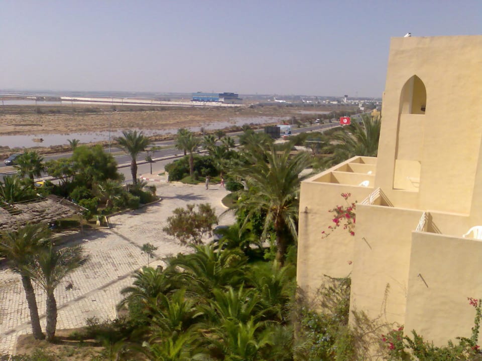 Blick vom Zimmer auf Flughafen von Monastir Skanes Serail Aquapark