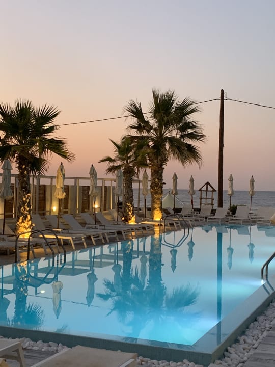 Pool The Island Hotel