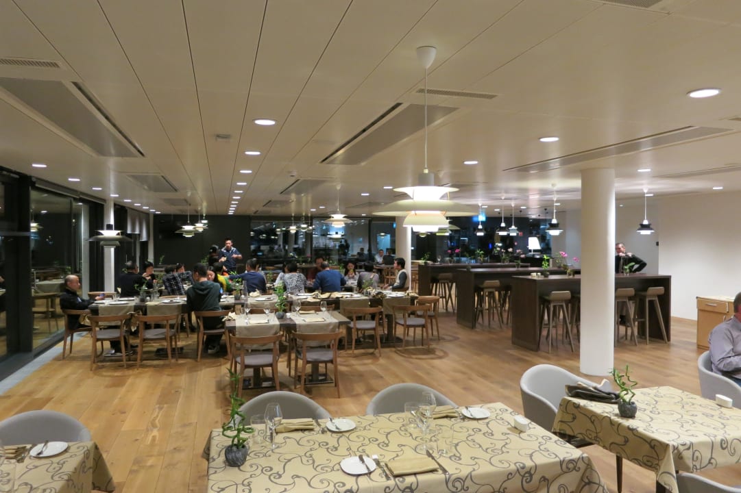 Frühstücksbüffet und Restaurant  B&B HOTEL Lausanne Crissier