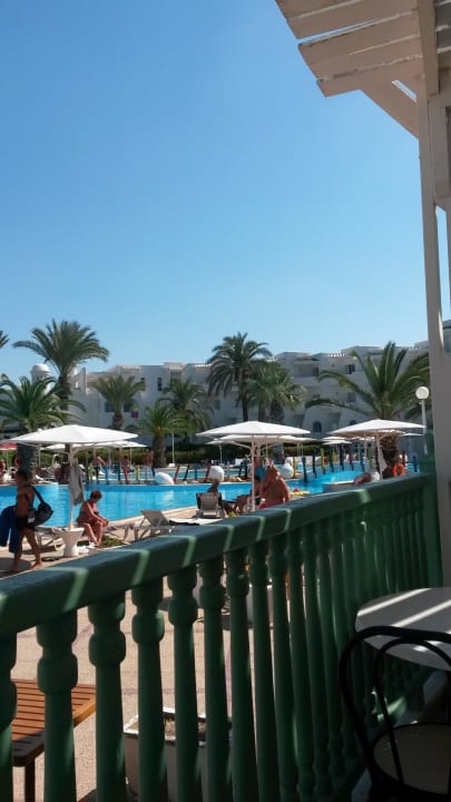Ausblick von der Poolbar zum Pool Hotel El Mouradi Skanes Beach