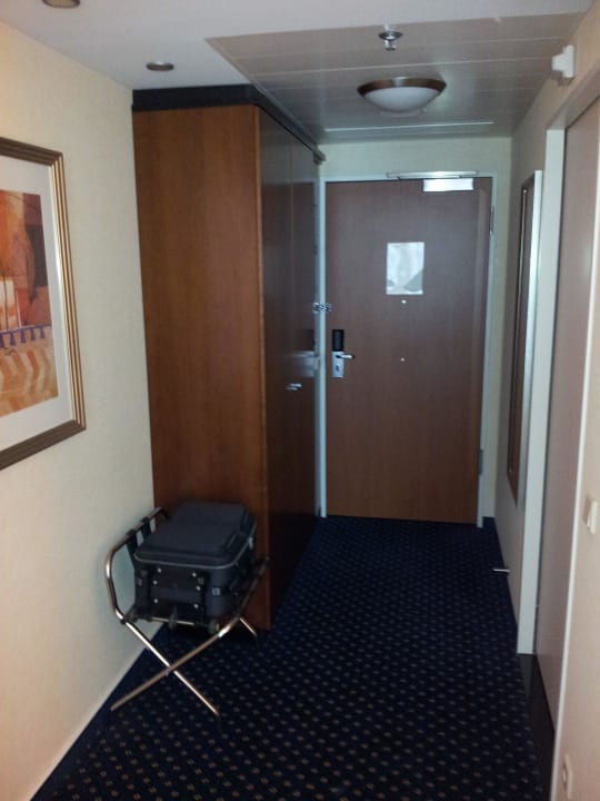 Eingangsbereich des Zimmers Courtyard by Marriott Berlin City Center