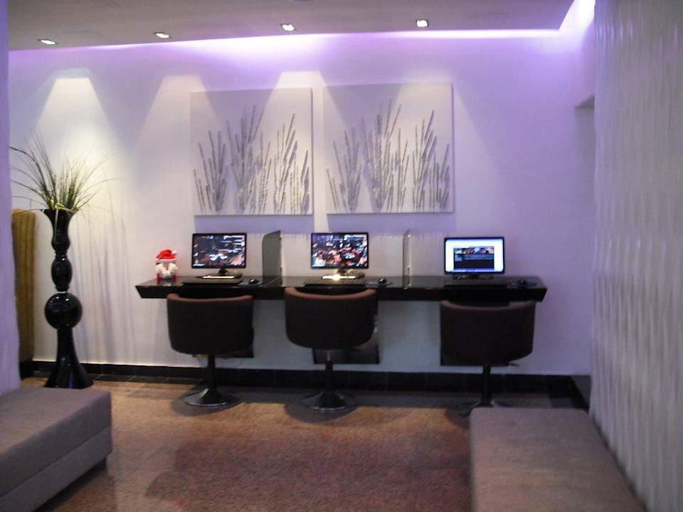 Die Internet-Ecke in der Lobby Barceló Hotel Santo Domingo