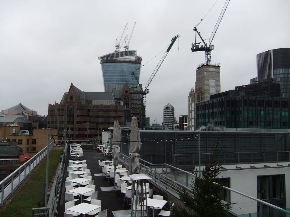 Крыша отеля, бар DoubleTree by Hilton Hotel London - Tower of London