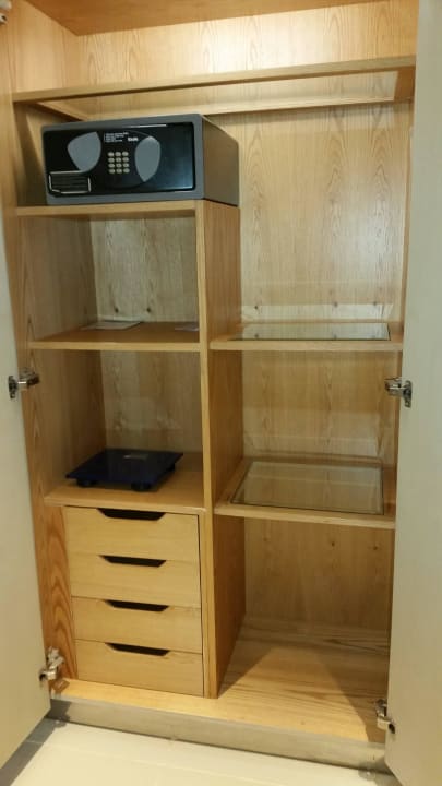 Innenleben Schrank 1 Hilton Marsa Alam Nubian Resort