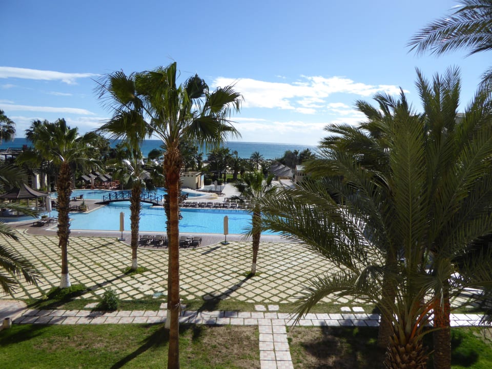 Ausblick von unserem Balkon auf Pool und Meer Hotel Paradis Palace