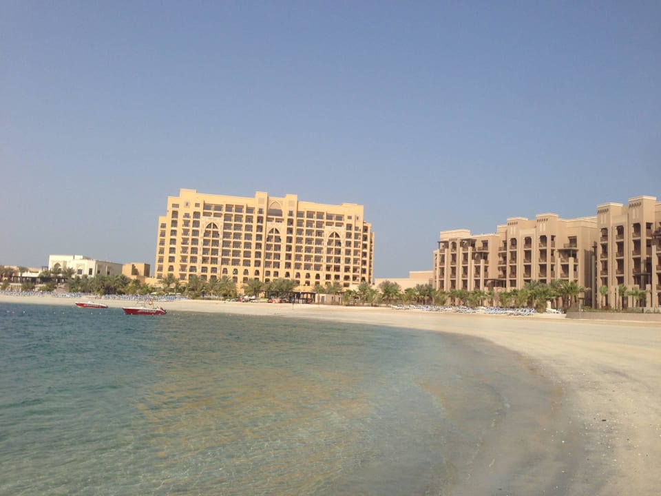 Hauptgebäude mit villa  DoubleTree by Hilton Resort & Spa Marjan Island
