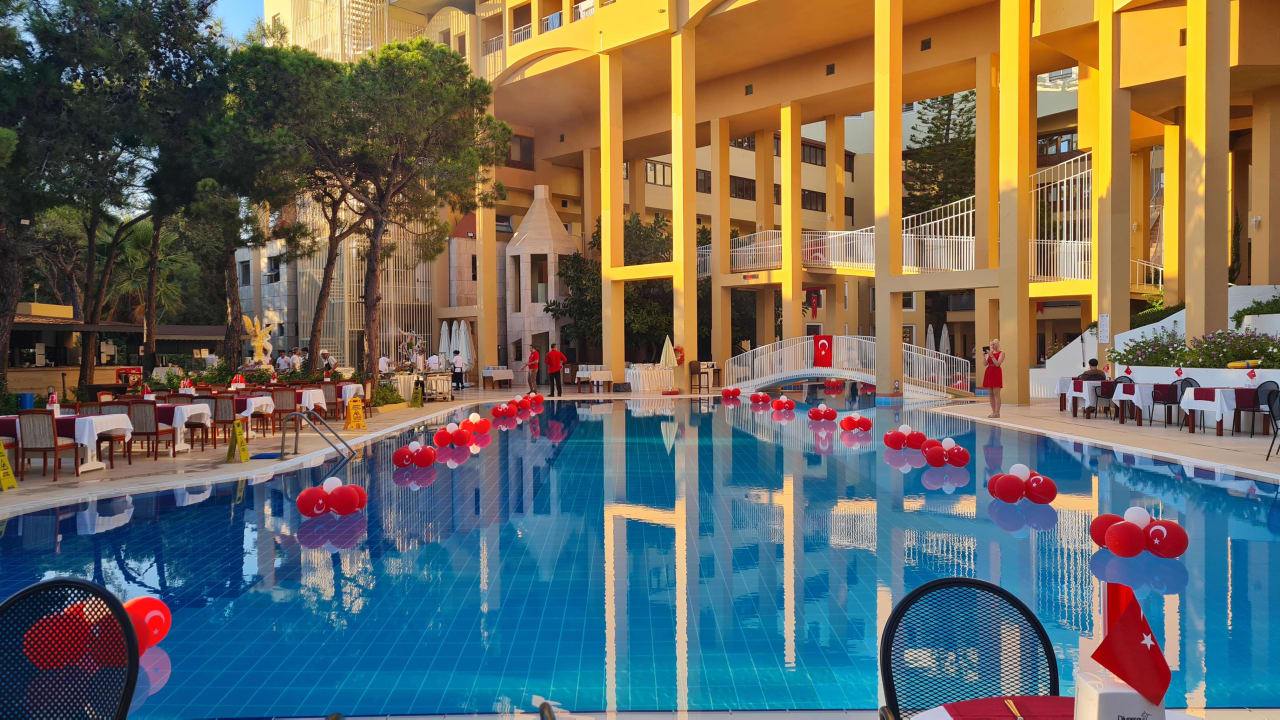 Pool Asteria Collection Side