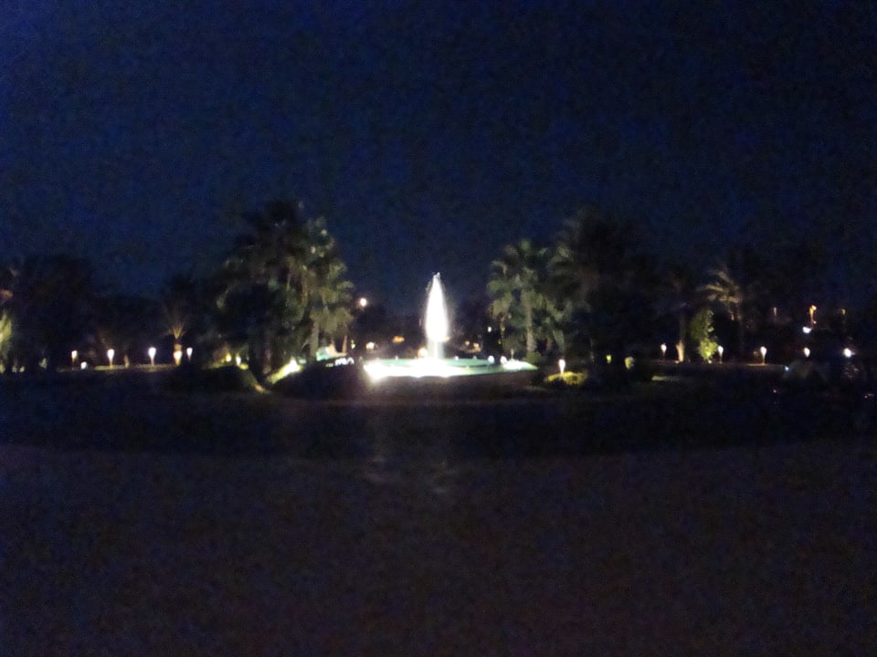Brunnen vor dem Hotel Radisson Blu Palace Resort & Thalasso Djerba