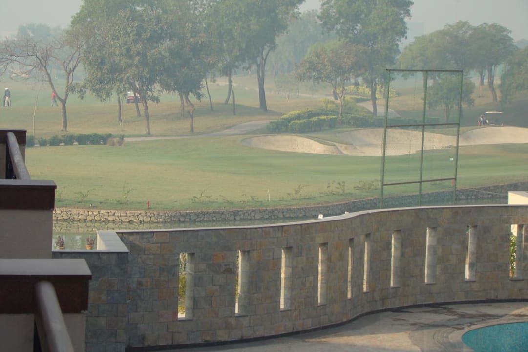 Widok na pole golfowe Jaypee Greens Golf & Spa Resort