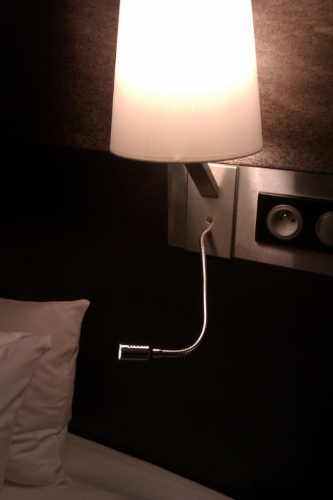 Lampka przy łóżku Mercure Warszawa Centrum