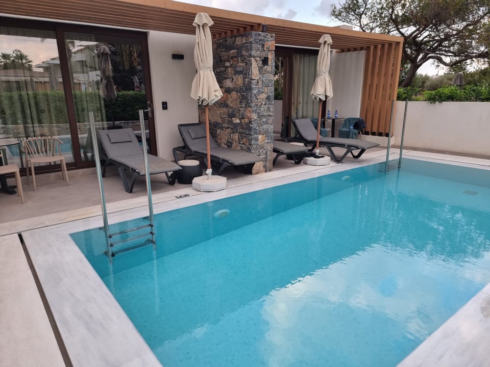 Außenansicht Petousis Hotel & Suites