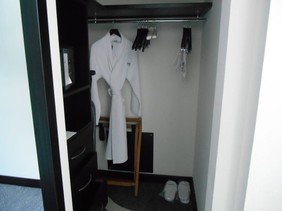 Ankleidezimmer Hotel Le Meridien Al Aqah Beach Resort