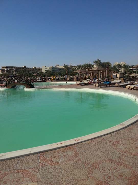 Pool der kippte Hotel Festival