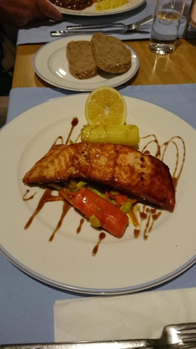 Im Themenrestaurant Villa Side Residence