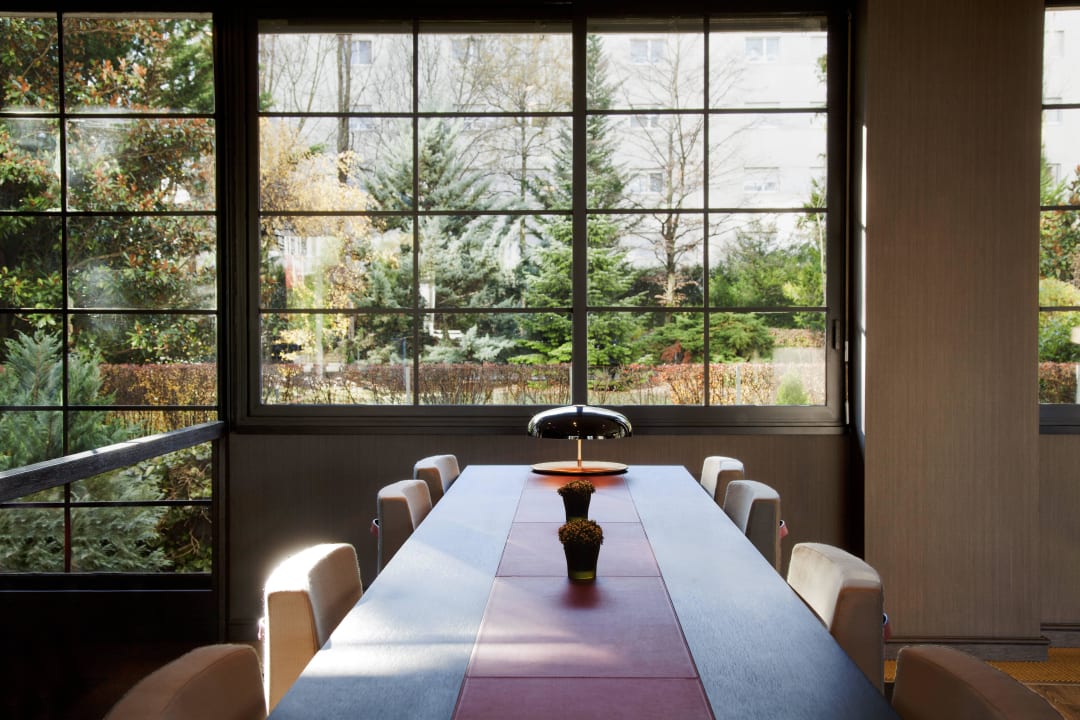 Function table in the Lobby Crowne Plaza Geneva