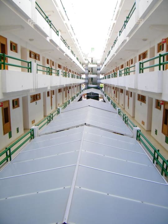 Blick in den Innenhof LABRANDA Marieta - Adults only