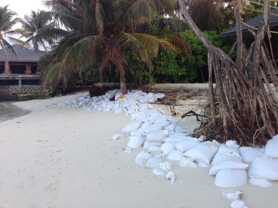 Hässlicher Strand  Kuredu Island Resort & Spa